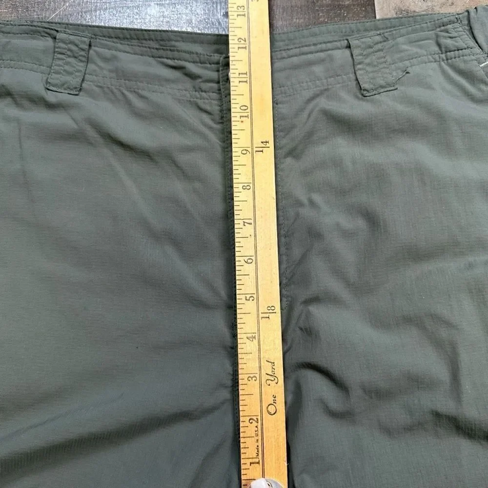 Columbia Men’s Size 36 Cargo Shorts Olive Green 10 Inch Inseam Sun Protection